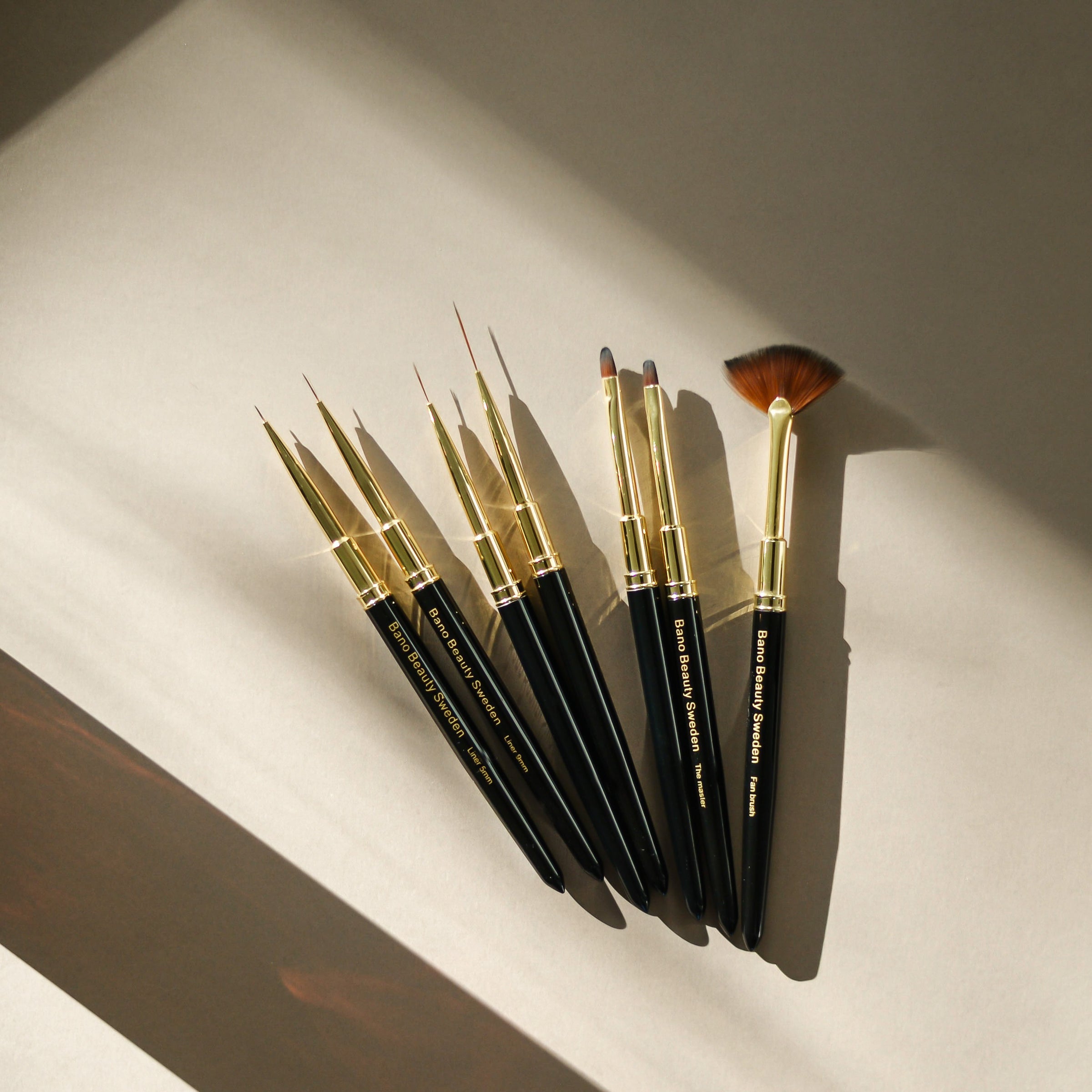Luxury nail brush set 7 pcs + case